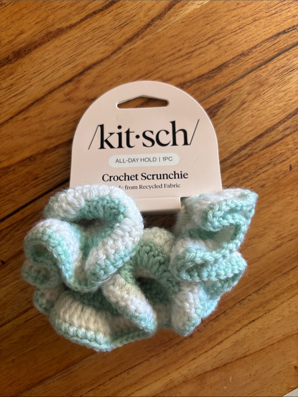 Kitsch Crochet Scrunchie in Mint and White